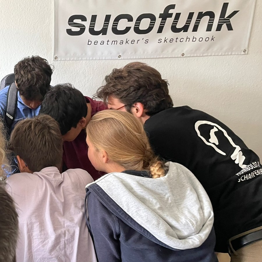 Workshop mit Jugendlichen. Durch Faszination und Experimente Wissen vermitteln.